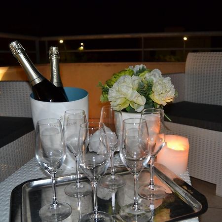 Roomy Apartment With Terrace & Parking Lecce Exterior foto