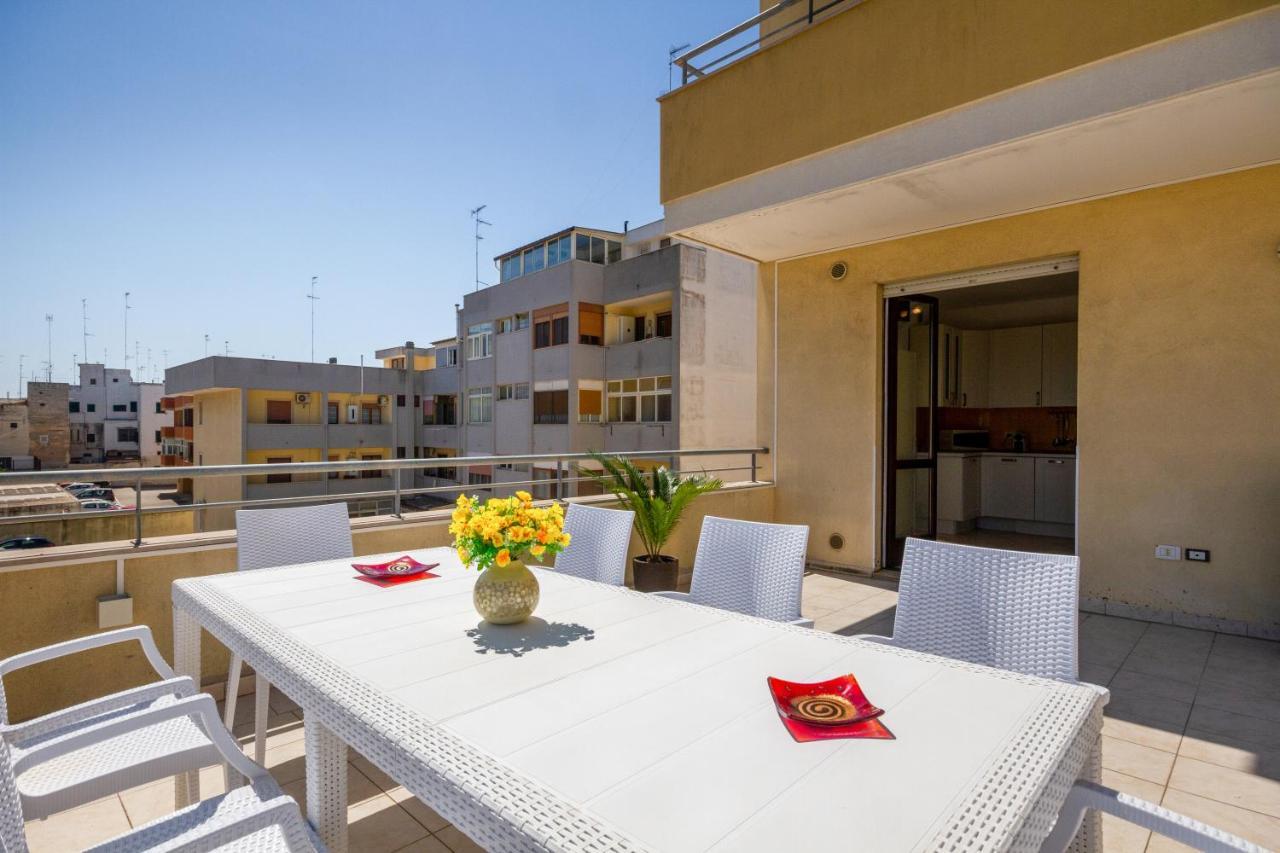 Roomy Apartment With Terrace & Parking Lecce Exterior foto