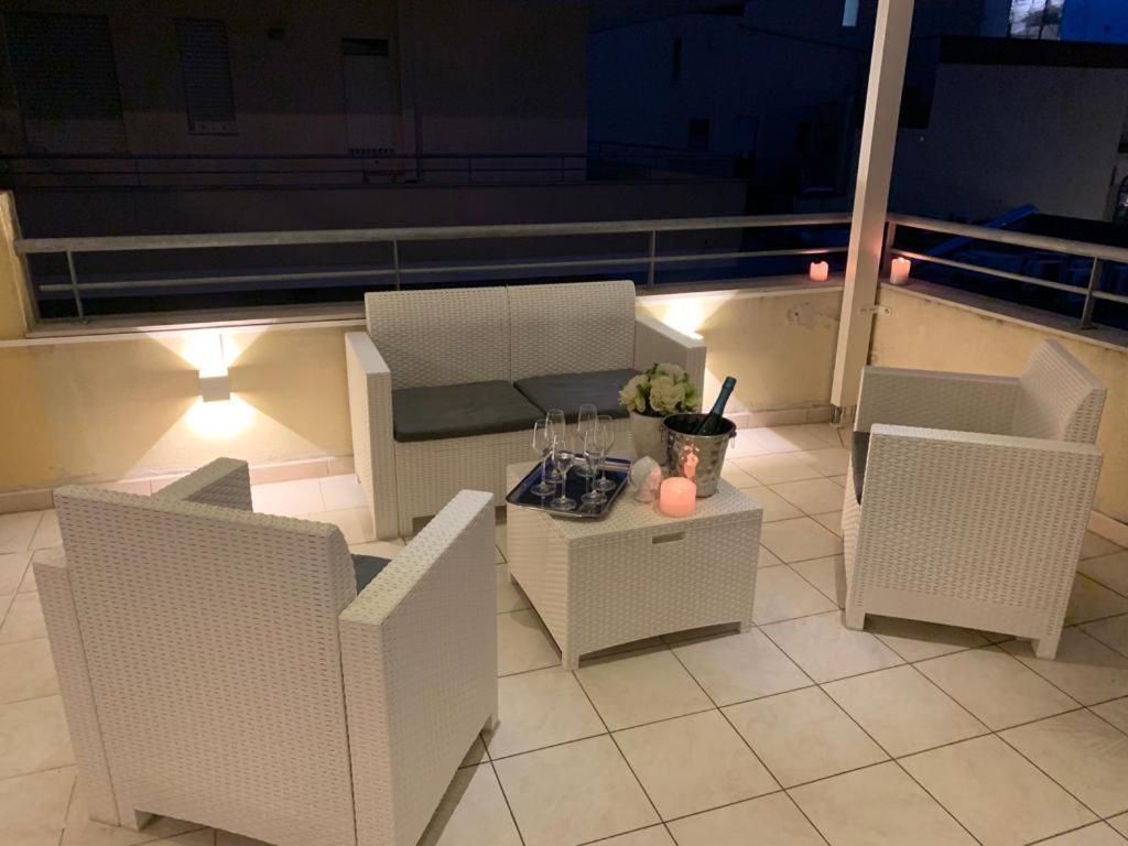 Roomy Apartment With Terrace & Parking Lecce Exterior foto